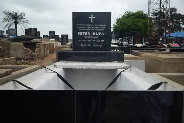 Emotions as ex-Super Eagles goalkeeper Peter Rufai is laid to&nbsp;rest