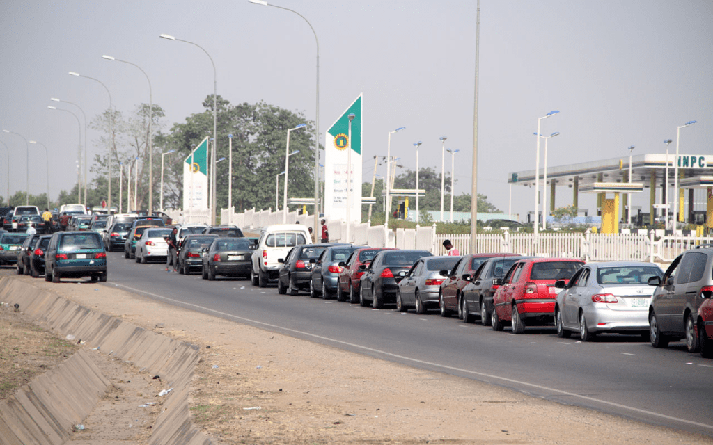 Fuel price hits N1,000 as queues&nbsp;resurface